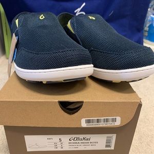 NWT in box! Boys OluKai slip on size 5